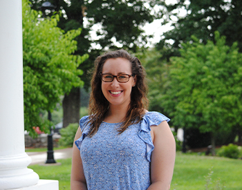 Photo of Stephanie Plotkin Murin in front of the Admissions House