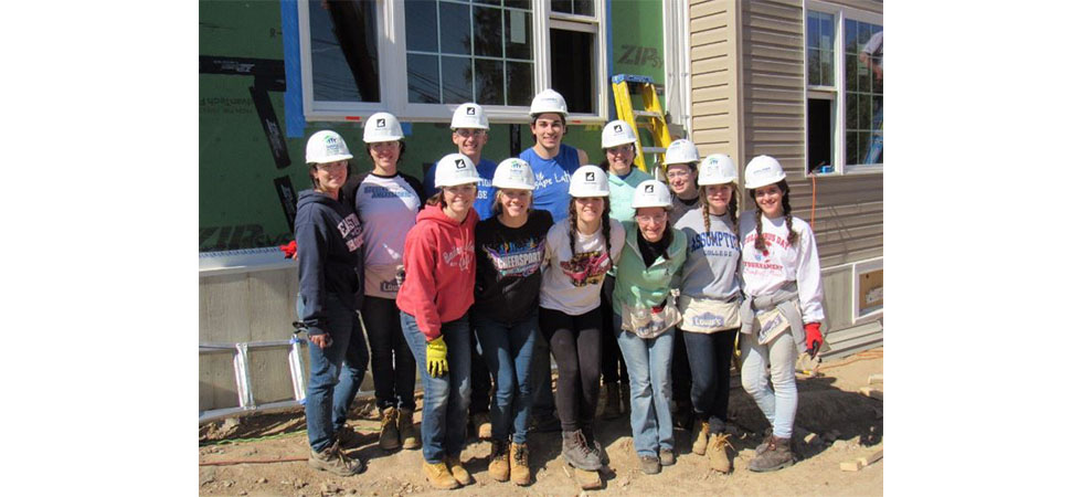 Assumption Students Spend Spring Break Volunteering in Communities Along the East Coast