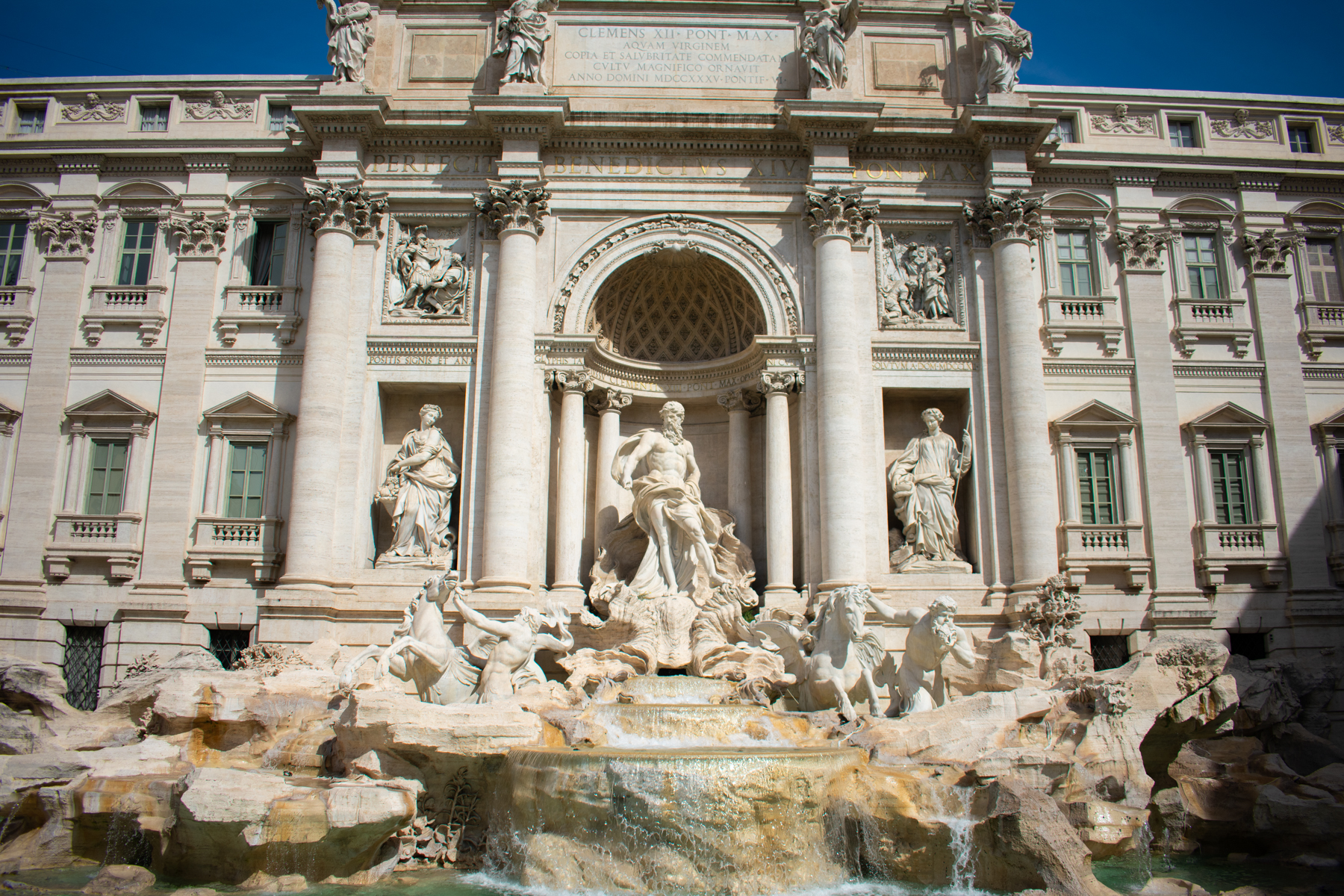 Picture of trevi fountain