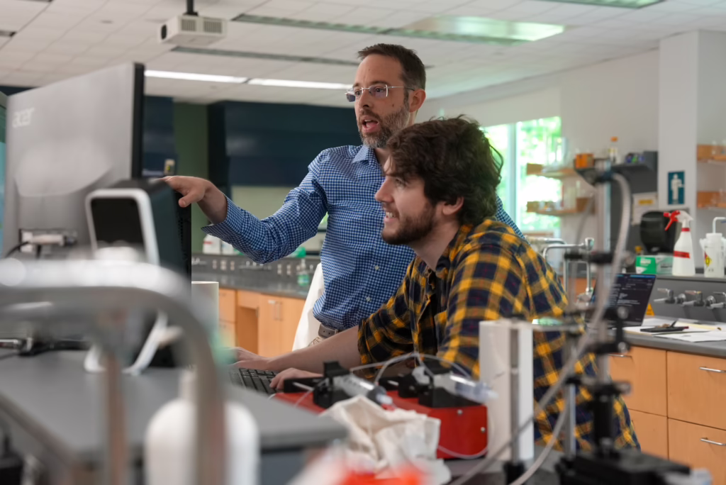 Professor Ben Knurr and Daniel Liberty work together on research.