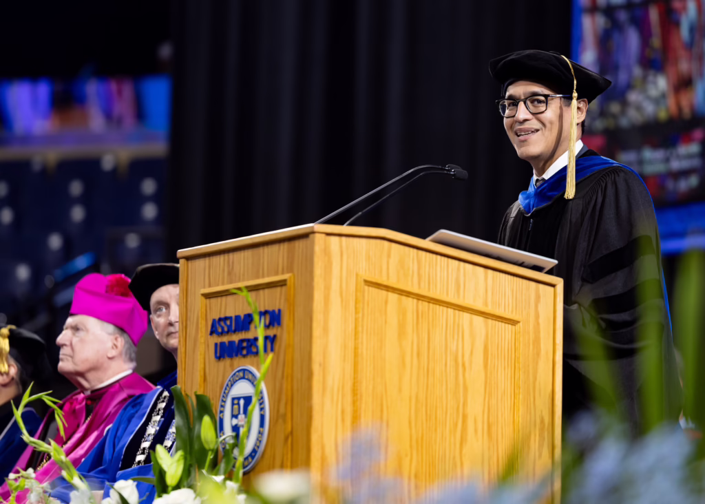 Roosevelt Montas delivers the commencement address.